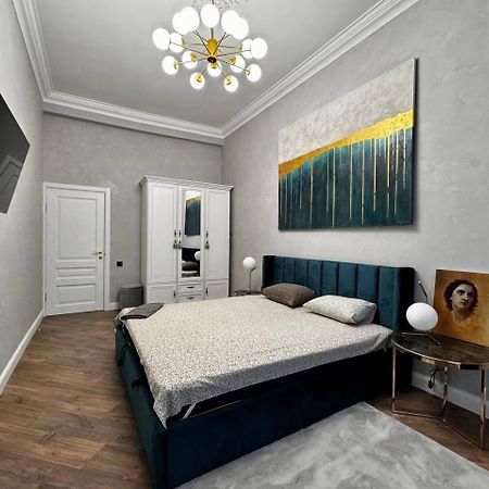 Deribasivska 10 Luxury Apartment โอเดสซา ภายนอก รูปภาพ