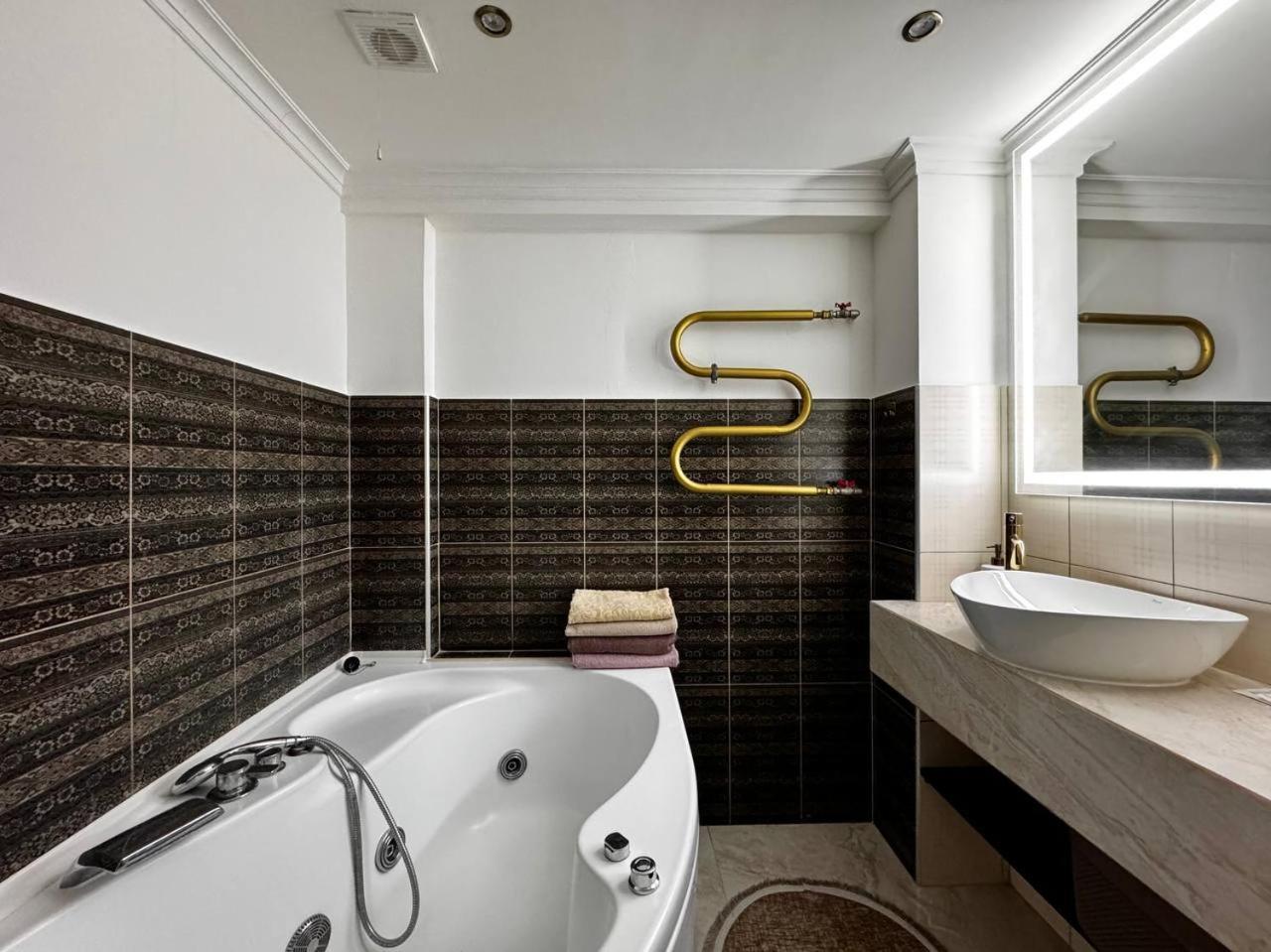 Deribasivska 10 Luxury Apartment โอเดสซา ภายนอก รูปภาพ
