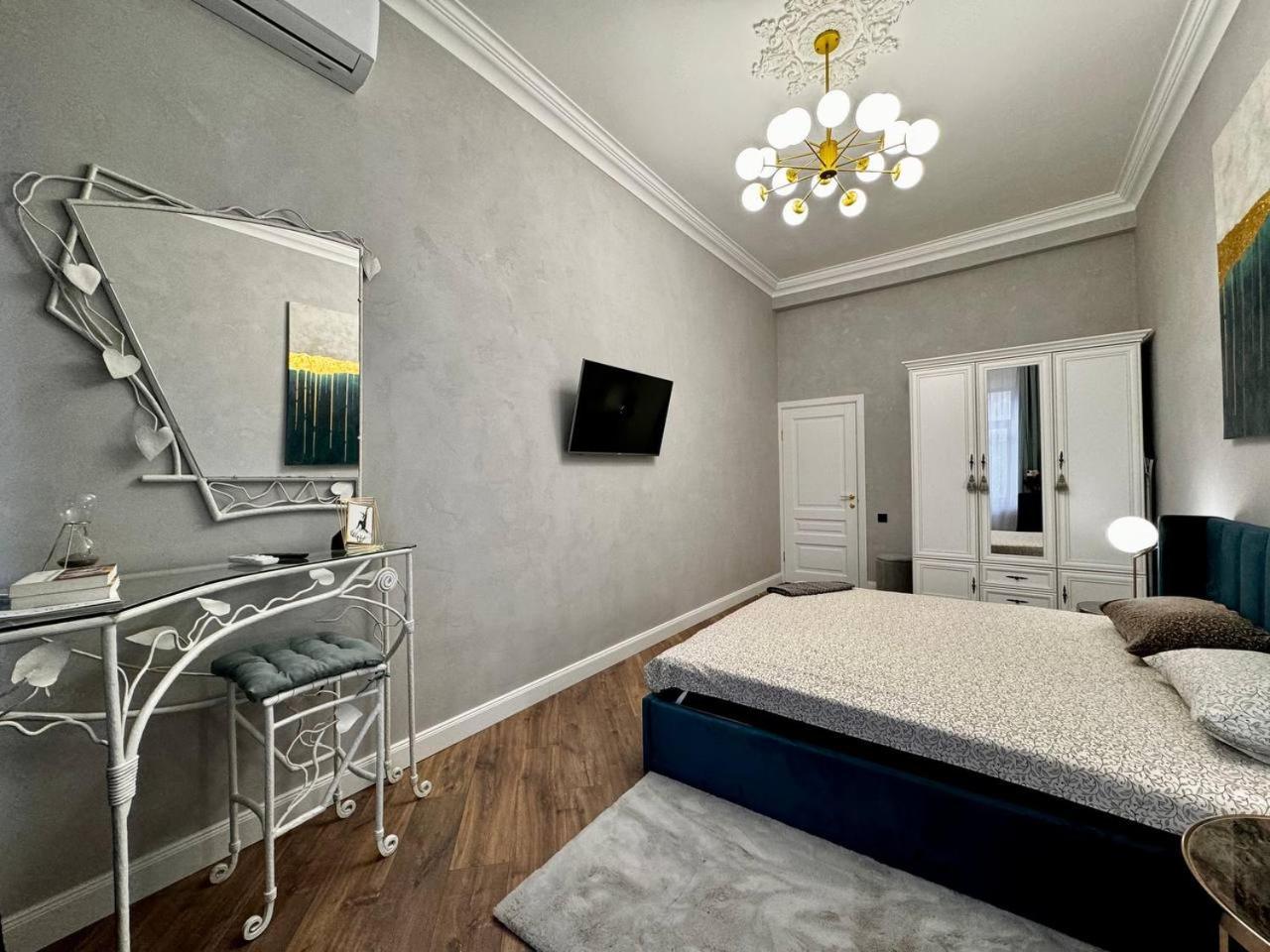 Deribasivska 10 Luxury Apartment โอเดสซา ภายนอก รูปภาพ